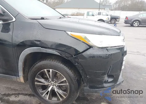 2019 Toyota Highlander Le Plus z USA, uszkodzony, nr VIN 5TDZZRFH8KS356078